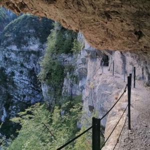 sentiero Cascate del Ruzzo Vena Roscia nella Valle del Gran Sasso a Teramo in Abruzzo