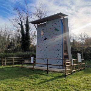 Struttura Outdoor Lead per l’arrampicata sportiva presso Fiume Fiumetto