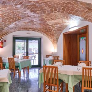 Ristorante Hotel Teresa A Isola Del Gran Sasso Nella Valle Siciliana In Abruzzo