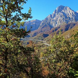 Escursione tra i boschi partendo da Cerchiara arrivando a Madonna delle Masserie nella Valle del Gran Sasso in Abruzzo