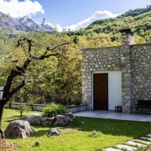 Vista Del River Cottage Isola Del Gran Sasso Italia Nella Valle Siciliana In Abruzzo