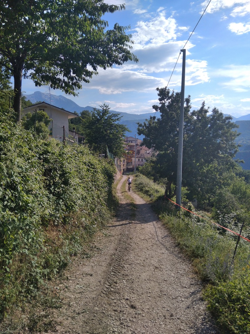 foto-del-percorso-anello-tossicia-cerqueto-bike-nella-valle-del-gran-sasso-in-abruzzo-a-teramo