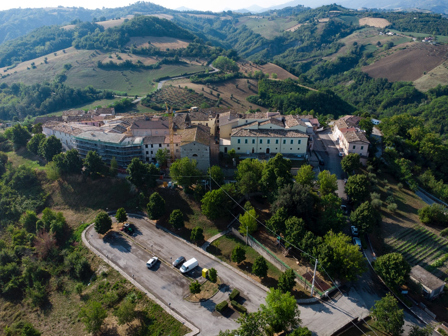 Panoramica del borgo incantato di Castel Castagna nella Valle Siciliana a Teramo in Abruzzo
