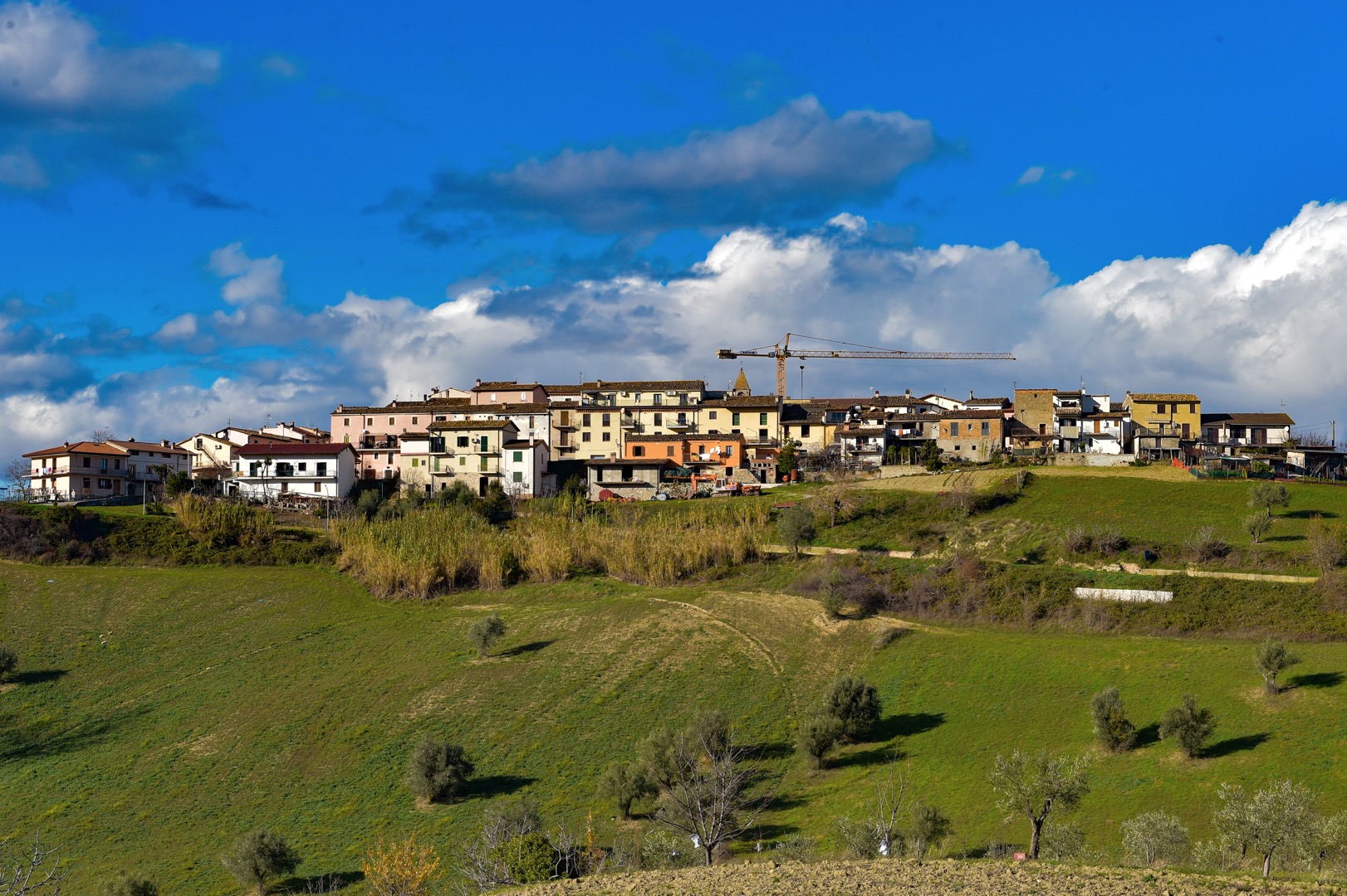 Visuale del borgo incantato di Castel Castagna nella Valle Siciliana a Teramo in Abruzzo