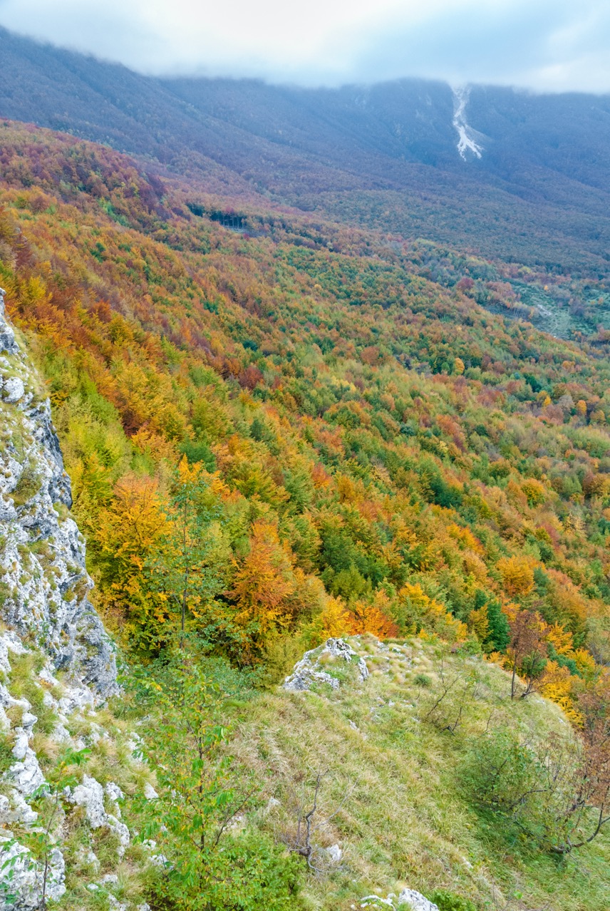 Una veduta del borgo incantato di San Pietro nella valle del Gran Sasso a Teramo