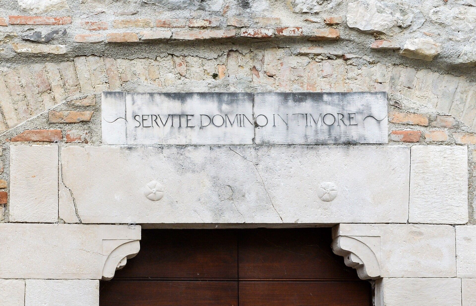 Un Motto Nel Paese Dei Motti Nella Valle Del Gran Sasso A Teramo In Abruzzo