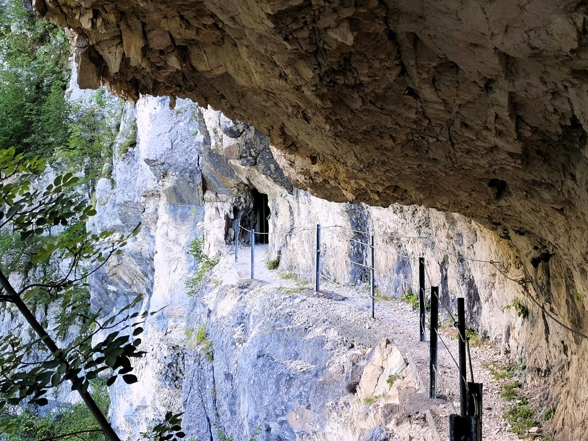 sentiero Cascate del Ruzzo Vena Roscia nella Valle del Gran Sasso a Teramo in Abruzzo