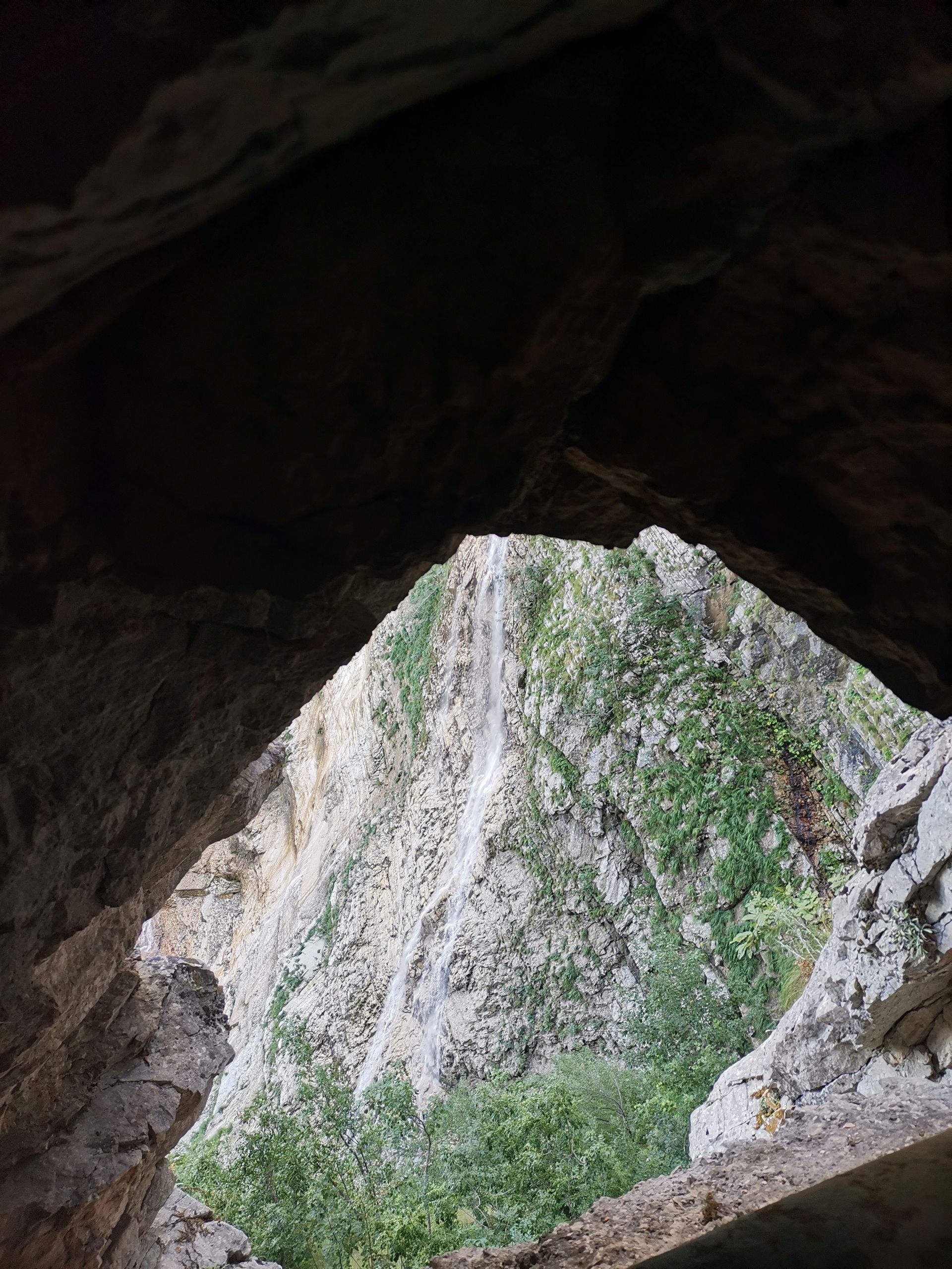 sentiero Cascate del Ruzzo Vena Roscia nella Valle del Gran Sasso a Teramo in Abruzzo