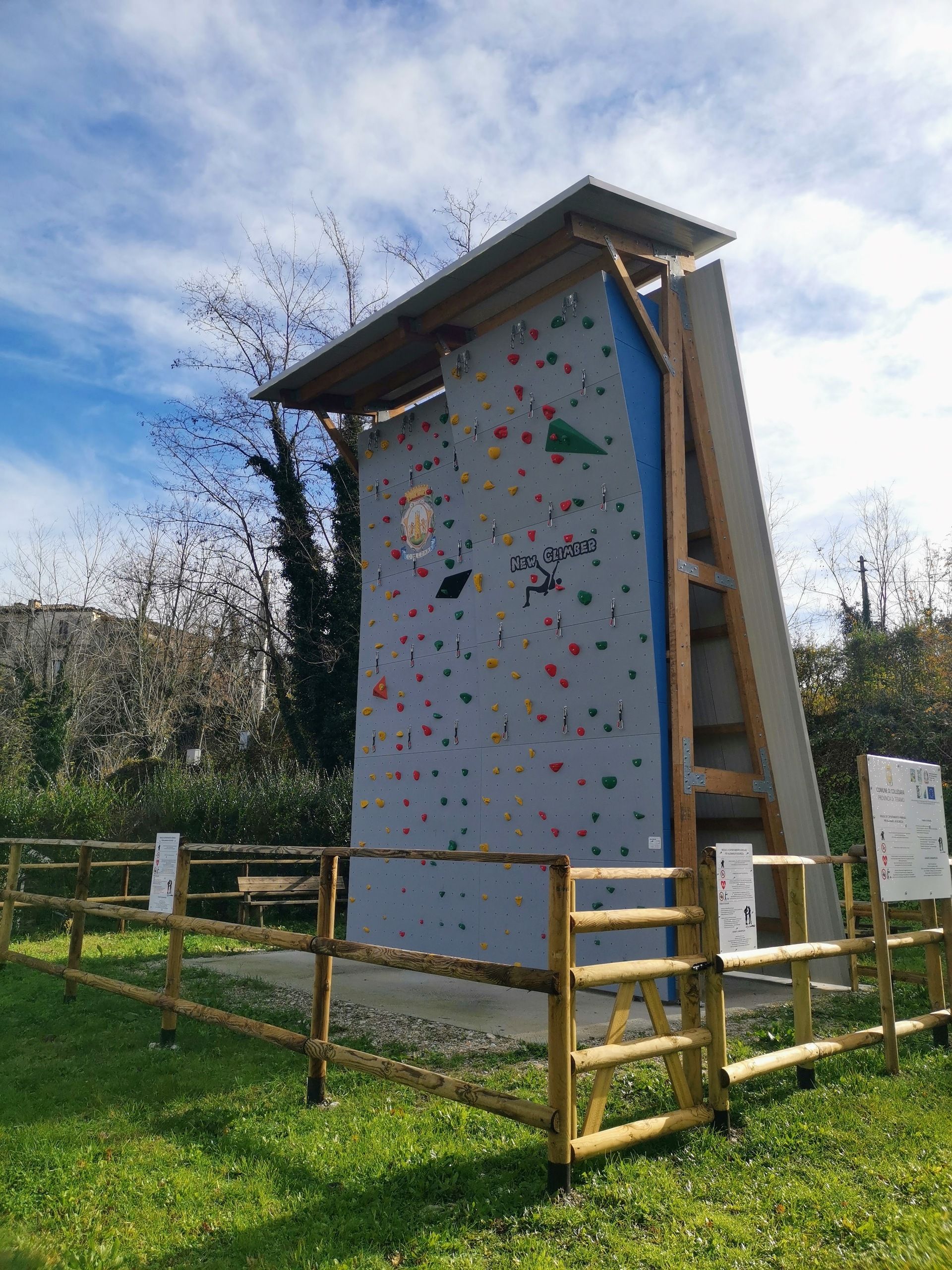 parete-di-arrampicata-sportiva-presso-fiume-fiumetto