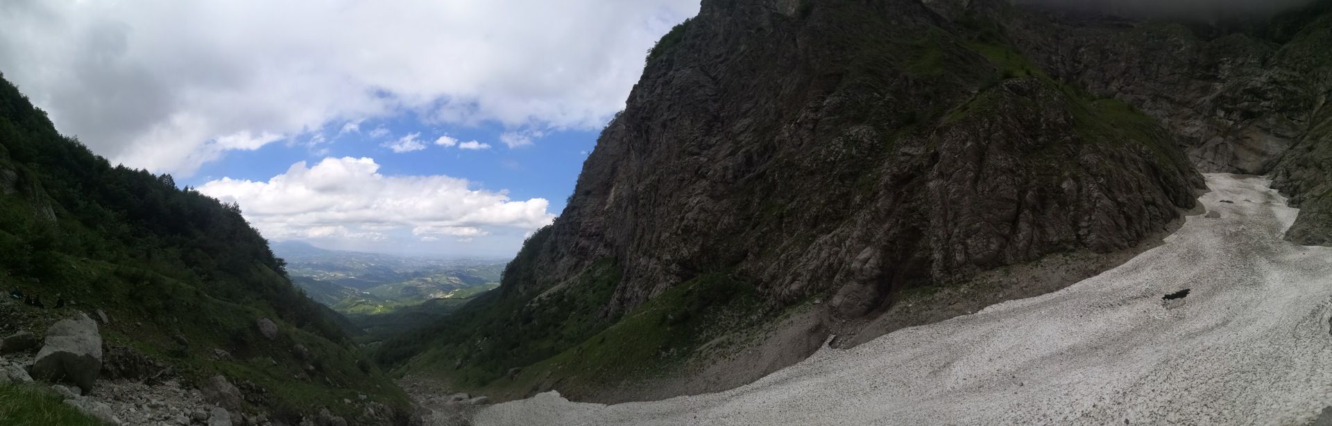 Visuale Del Luogo Incantato Di Fondo Della Salsa Teramo Abruzzo Nella Valle Del Gran Sasso