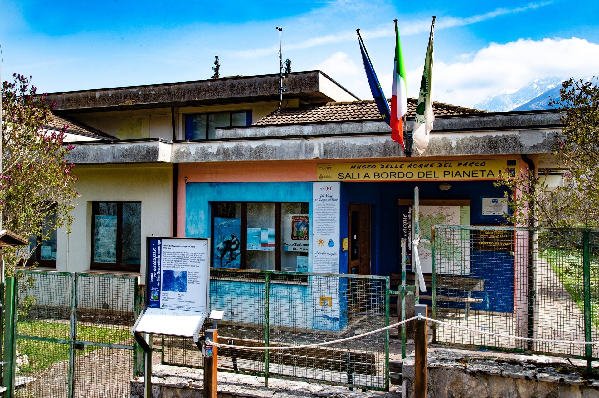 Visuale Esterna Del Museo Delle Acque Nella Valle Del Gran Sasso A Teramo In Abruzzo
