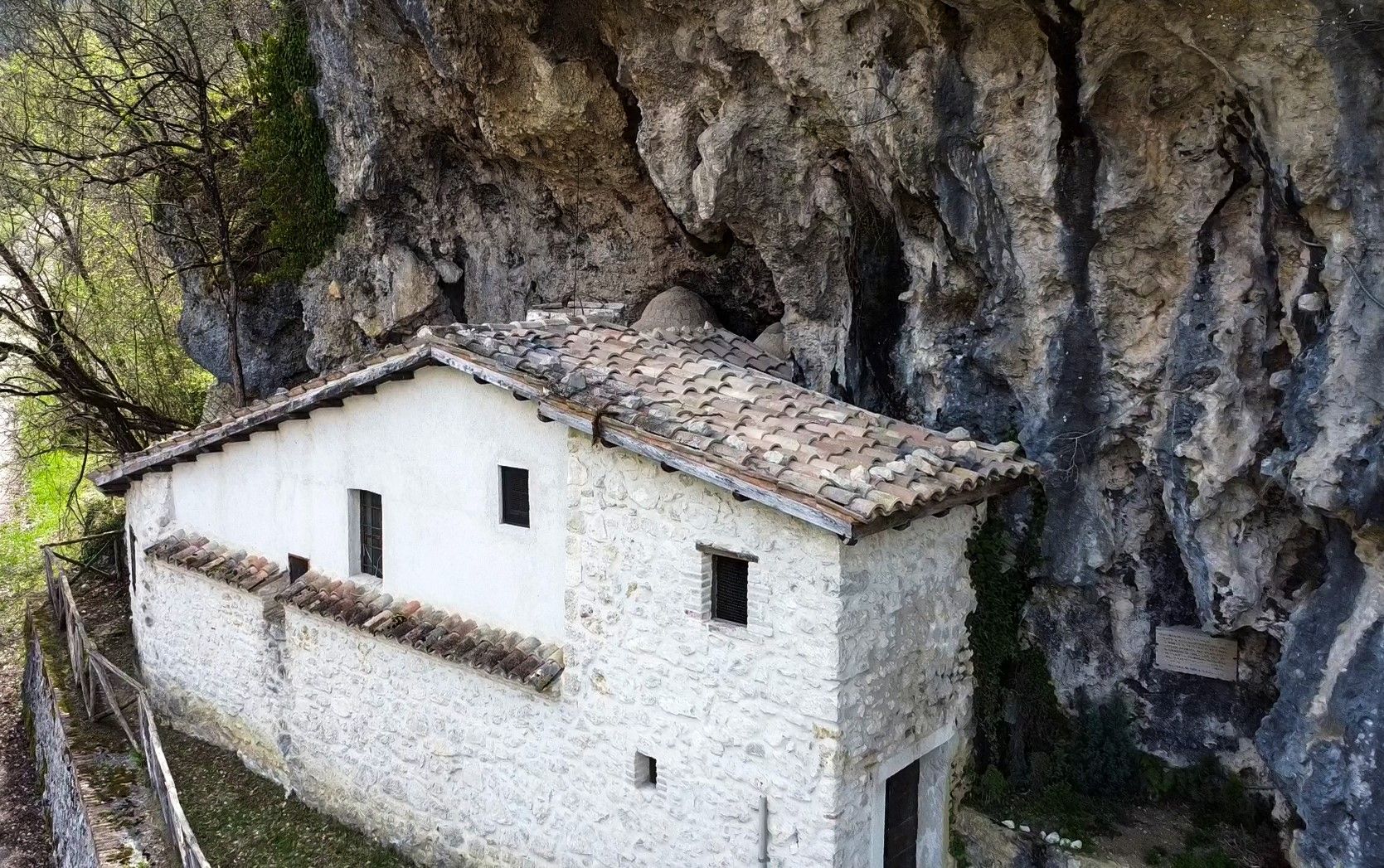 Eremo di Fra Nicola a Pretara frazione di Isola del Gran Sasso nella Valle Siciliana del Gran Sasso a Teramo in Abruzzo