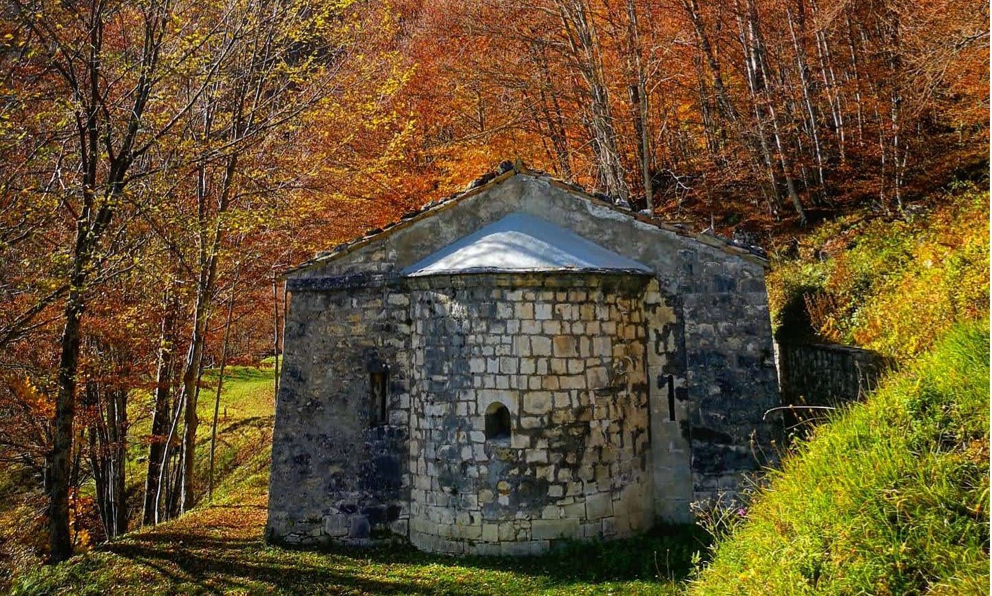 eremo di san nicola nel comune di isola del gran sasso d'italia a Teramo in  Abruzzo del Gran Sasso D'Italia