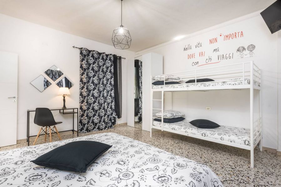 camera matrimoniale affittacamere La Casa Dei Nonni a Isola del Gran Sasso nella Valle Siciliana a Teramo in Abruzzo
