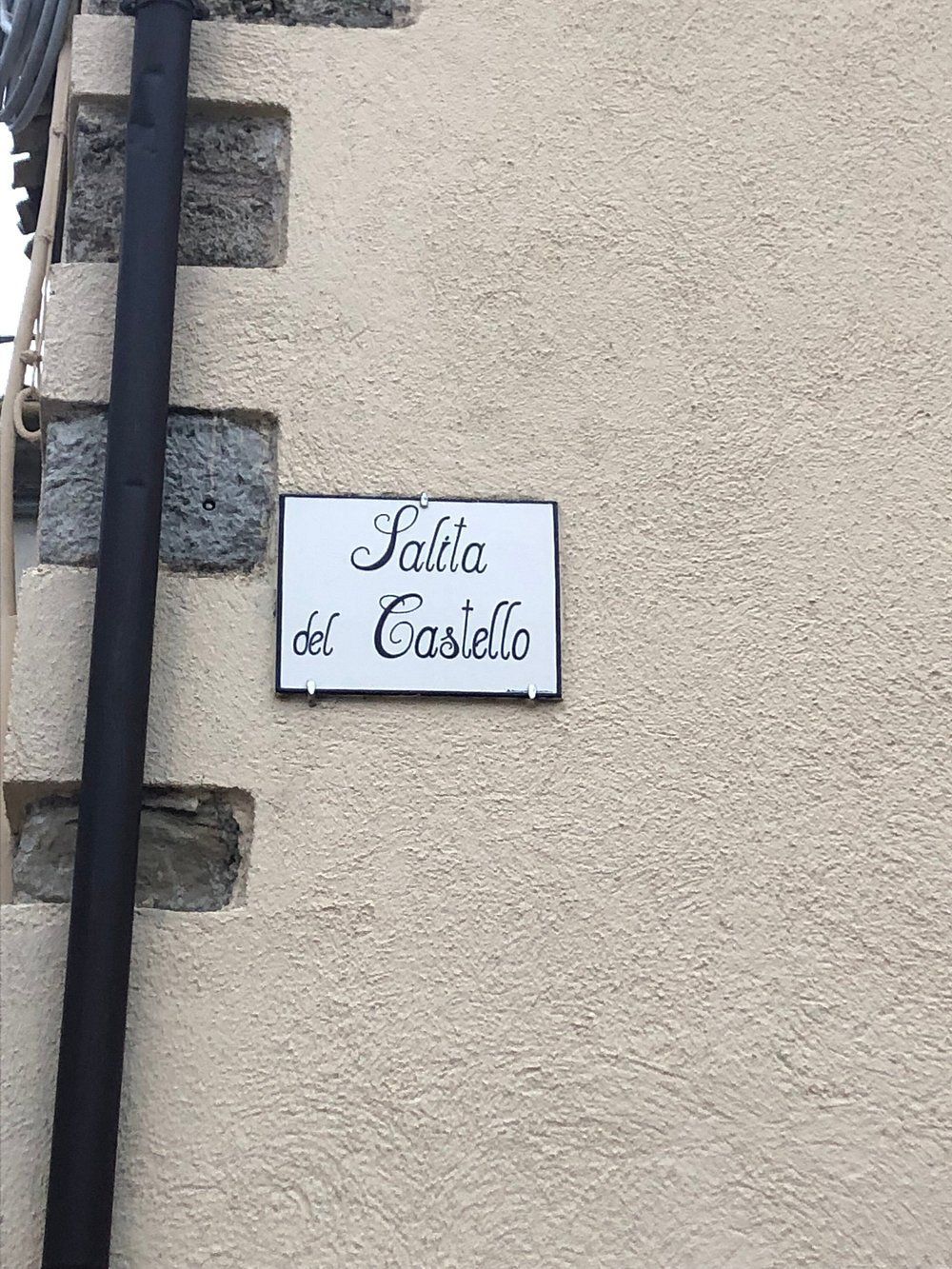 esterno Palazzo Marchesale a Tossicia nella Valle del Gran Sasso a Teramo in Abruzzo