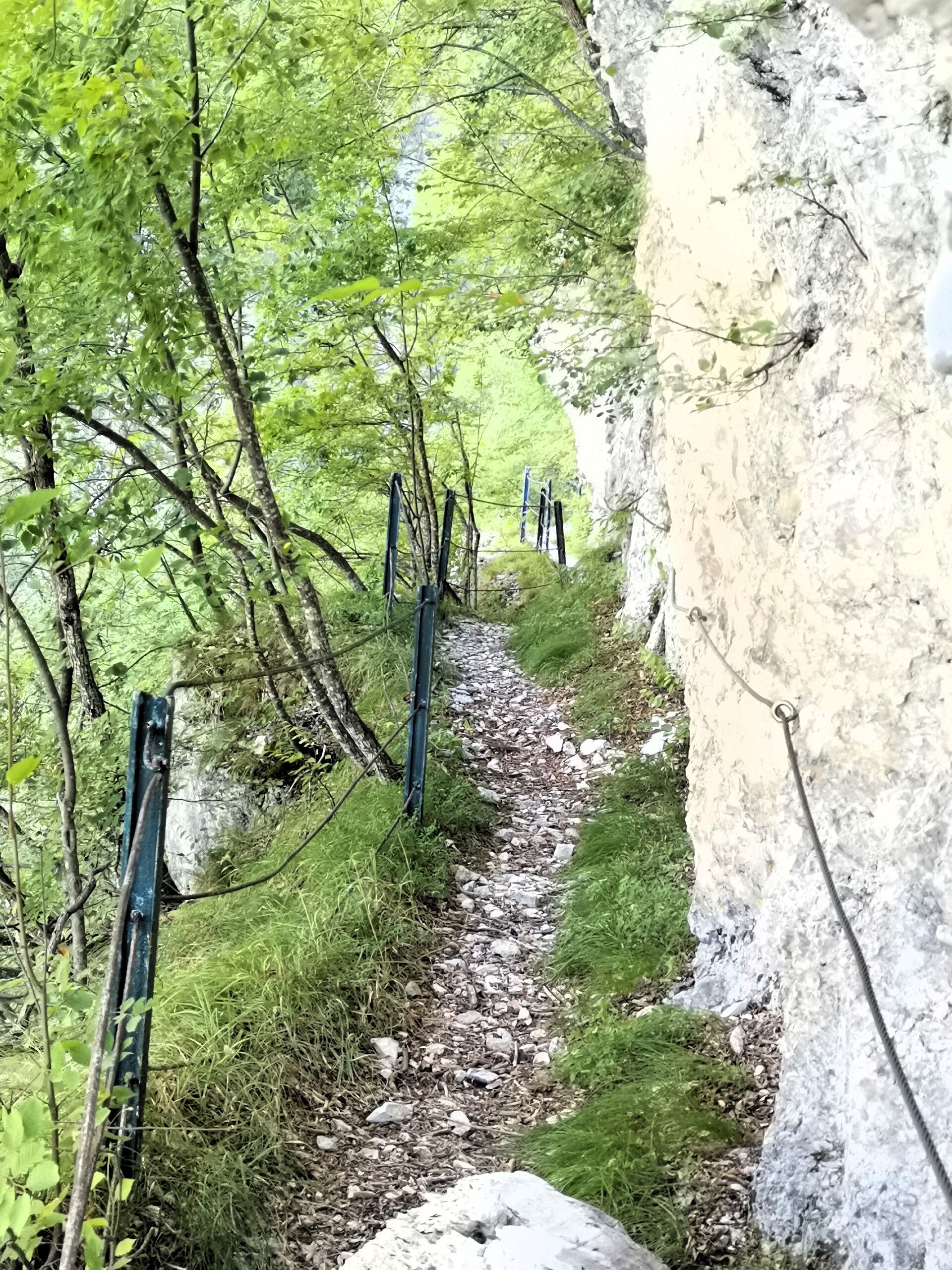 sentiero Cascate del Ruzzo Vena Roscia nella Valle del Gran Sasso a Teramo in Abruzzo