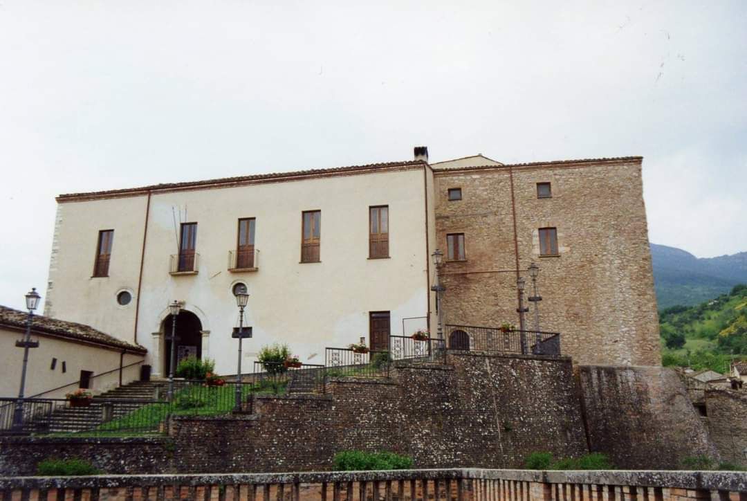 Palazzo Marchesale a Tossicia nella Valle del Gran Sasso a Teramo in Abruzzo