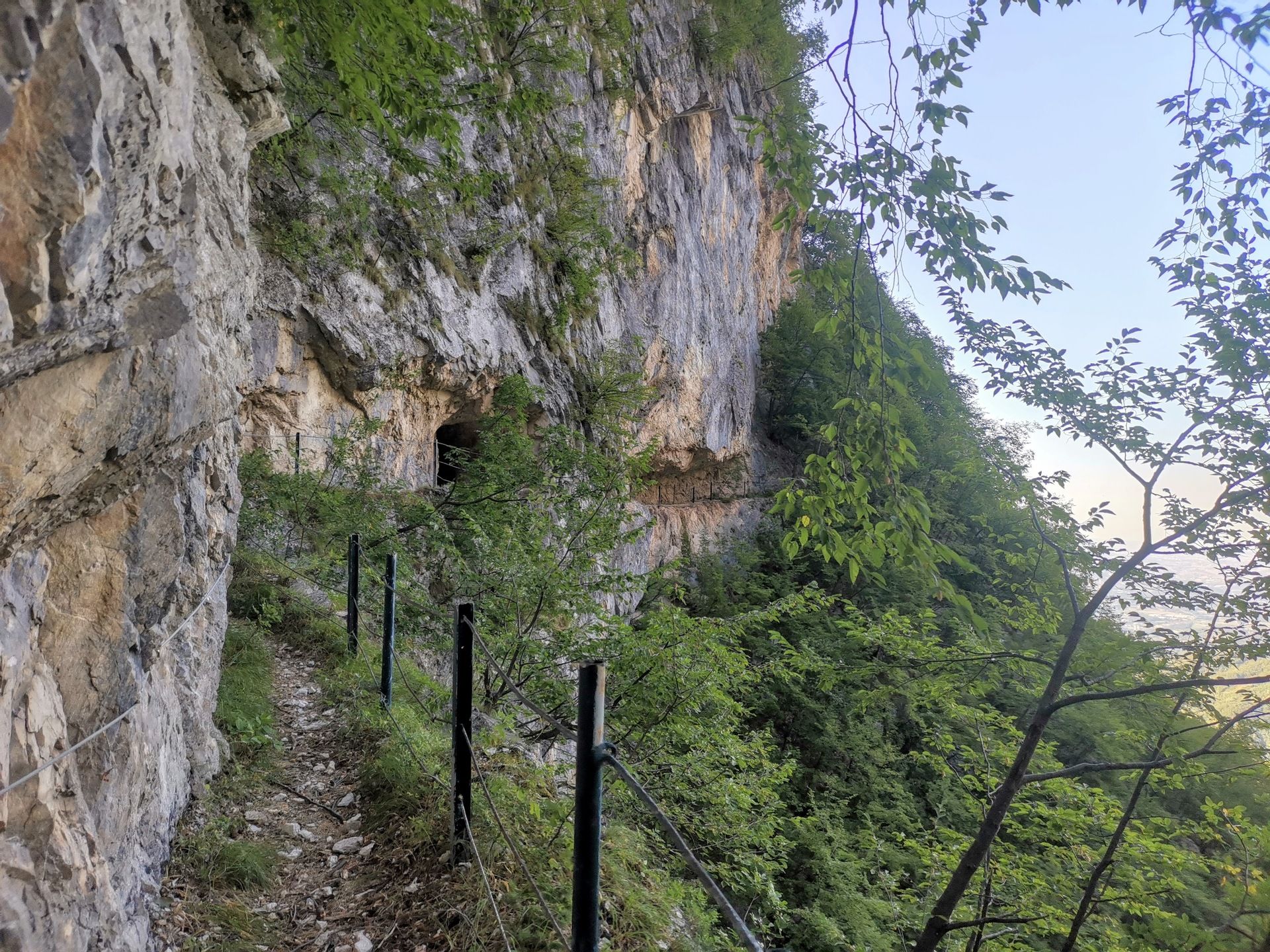 sentiero Cascate del Ruzzo Vena Roscia nella Valle del Gran Sasso a Teramo in Abruzzo