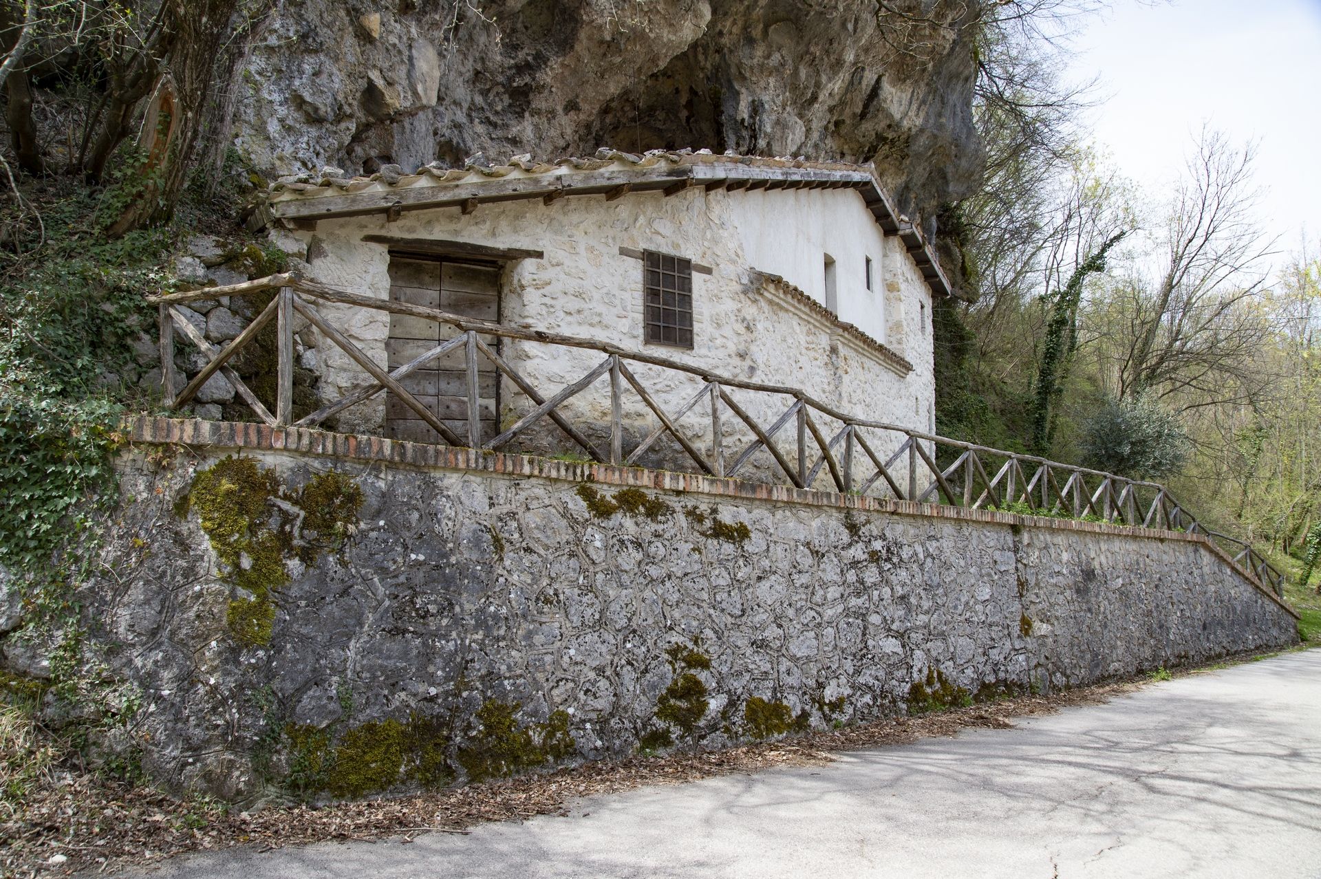 Eremo di Fra Nicola a Pretara frazione di Isola del Gran Sasso nella Valle Siciliana del Gran Sasso a Teramo in Abruzzo