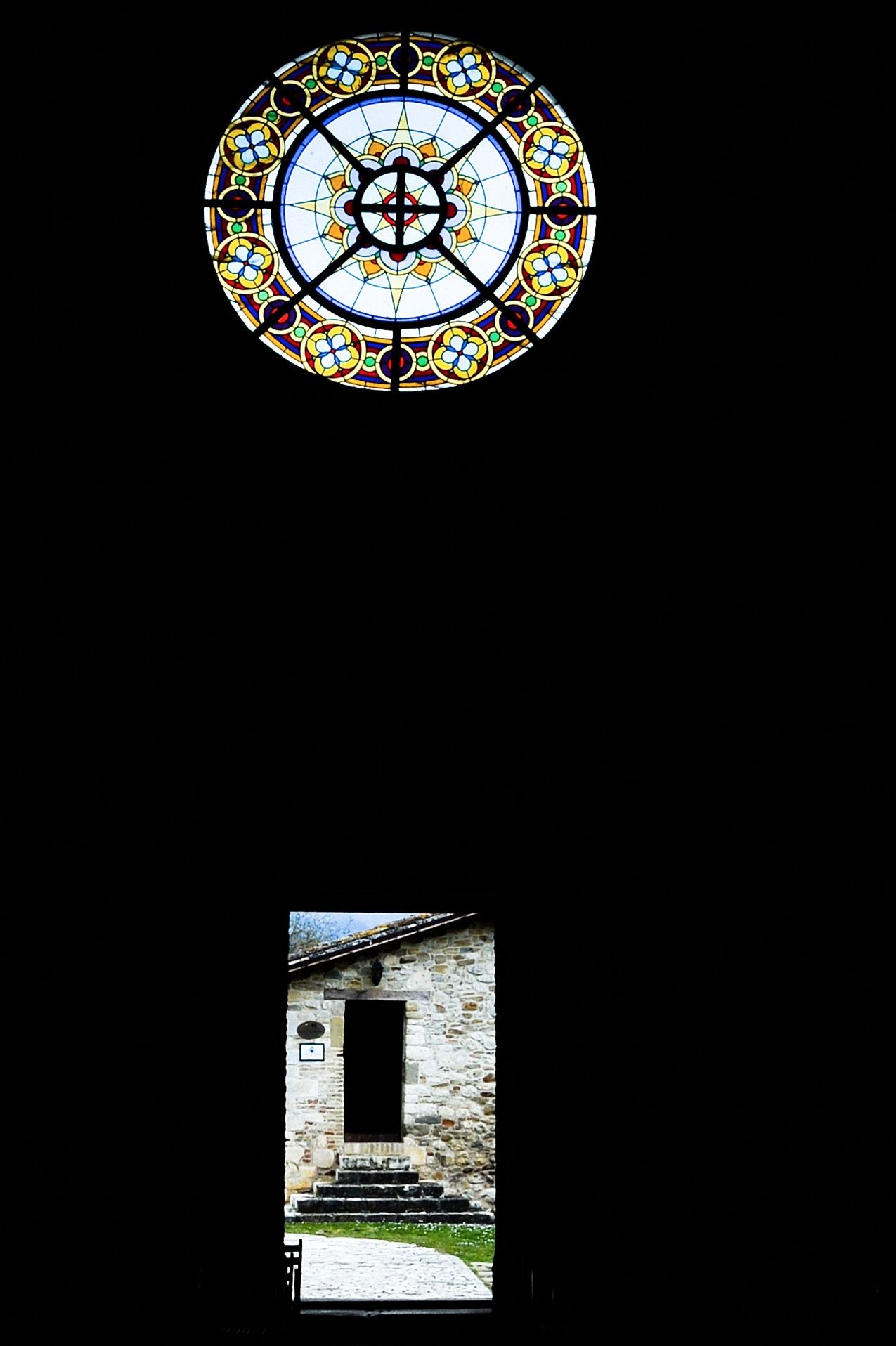Porta Chiesa Di Santa Maria Di Ronzano Nella Valle Del Gran Sasso A Teramo In Abruzzo