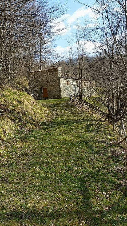 eremo di san nicola nel comune di isola del gran sasso d'italia a Teramo in  Abruzzo del Gran Sasso D'Italia