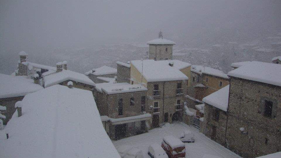 borghi innevati del Gran Sasso D'Italia