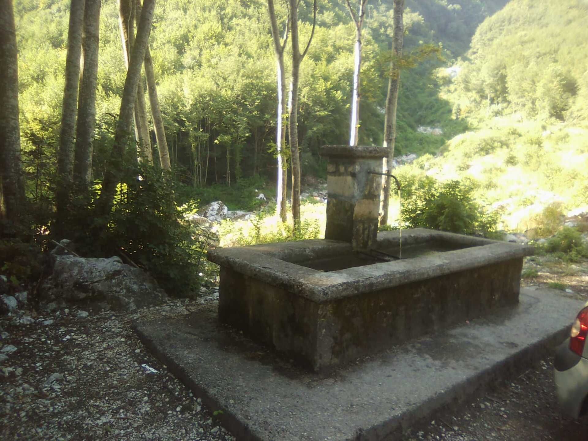 fontana Piane del Fiume a Teramo in Abruzzo nella valle del Gran Sasso