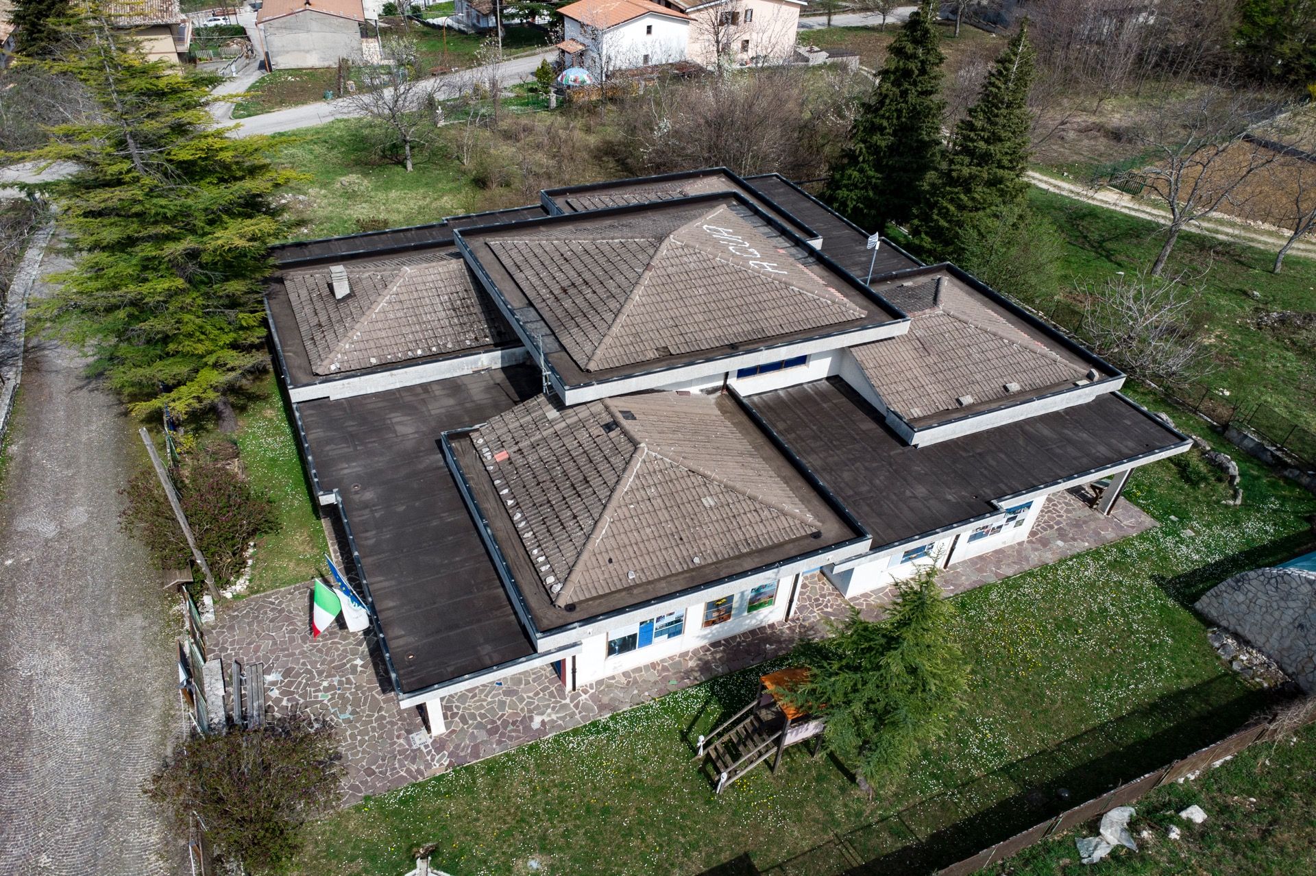 Visuale Alta Del Museo Delle Acque Nella Valle Del Gran Sasso A Teramo In Abruzzo
