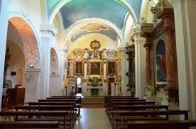 interno Chiesa di San Giorgio ad Ornano nel comune di Colledara nella Valle Siciliana del Gran Sasso a Teramo in Abruzzo