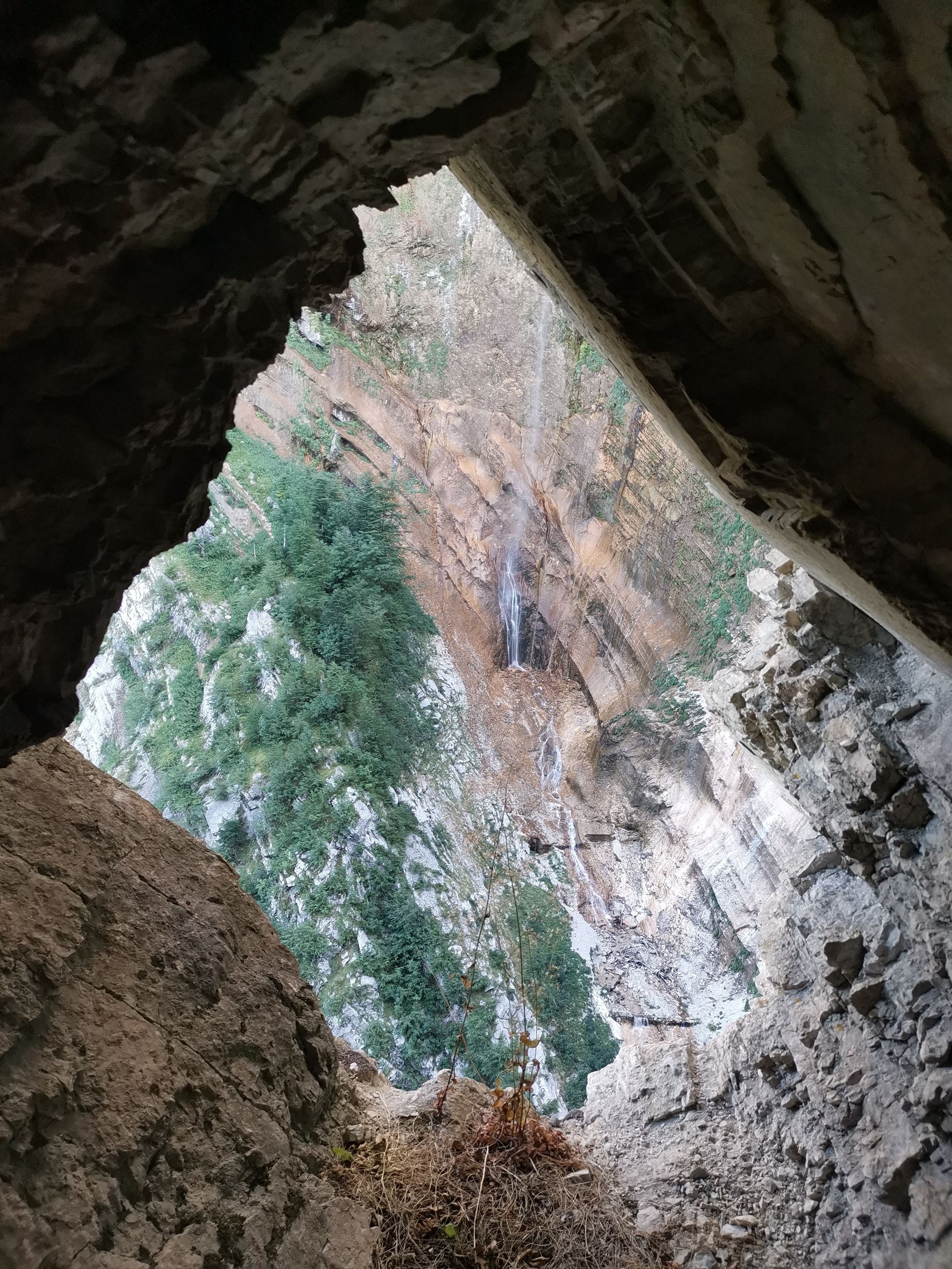 sentiero Cascate del Ruzzo Vena Roscia nella Valle del Gran Sasso a Teramo in Abruzzo
