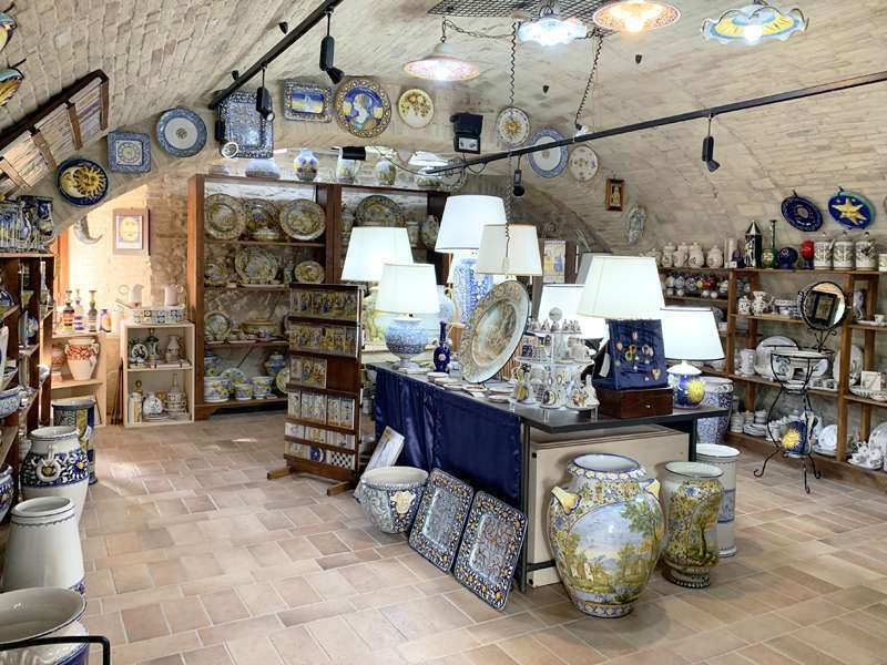 showroom Ceramiche Simonetti di Castelli in Abruzzo