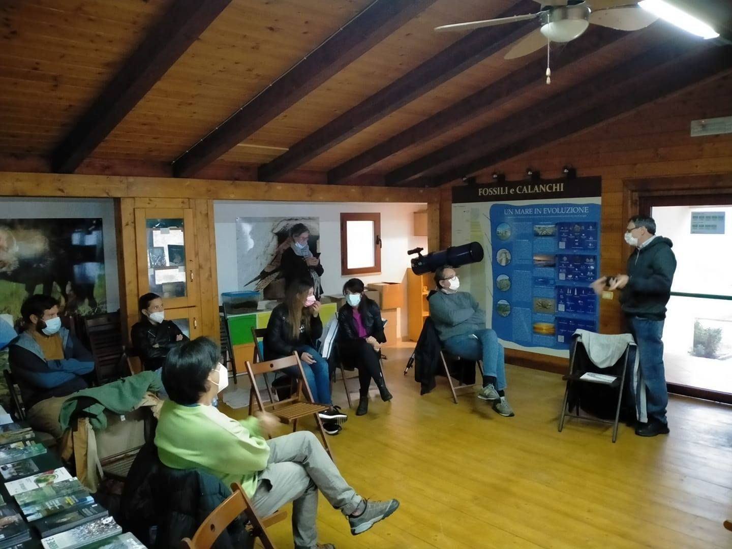 meeting al chiuso per l'educazione alla sostenibilità per le scuole