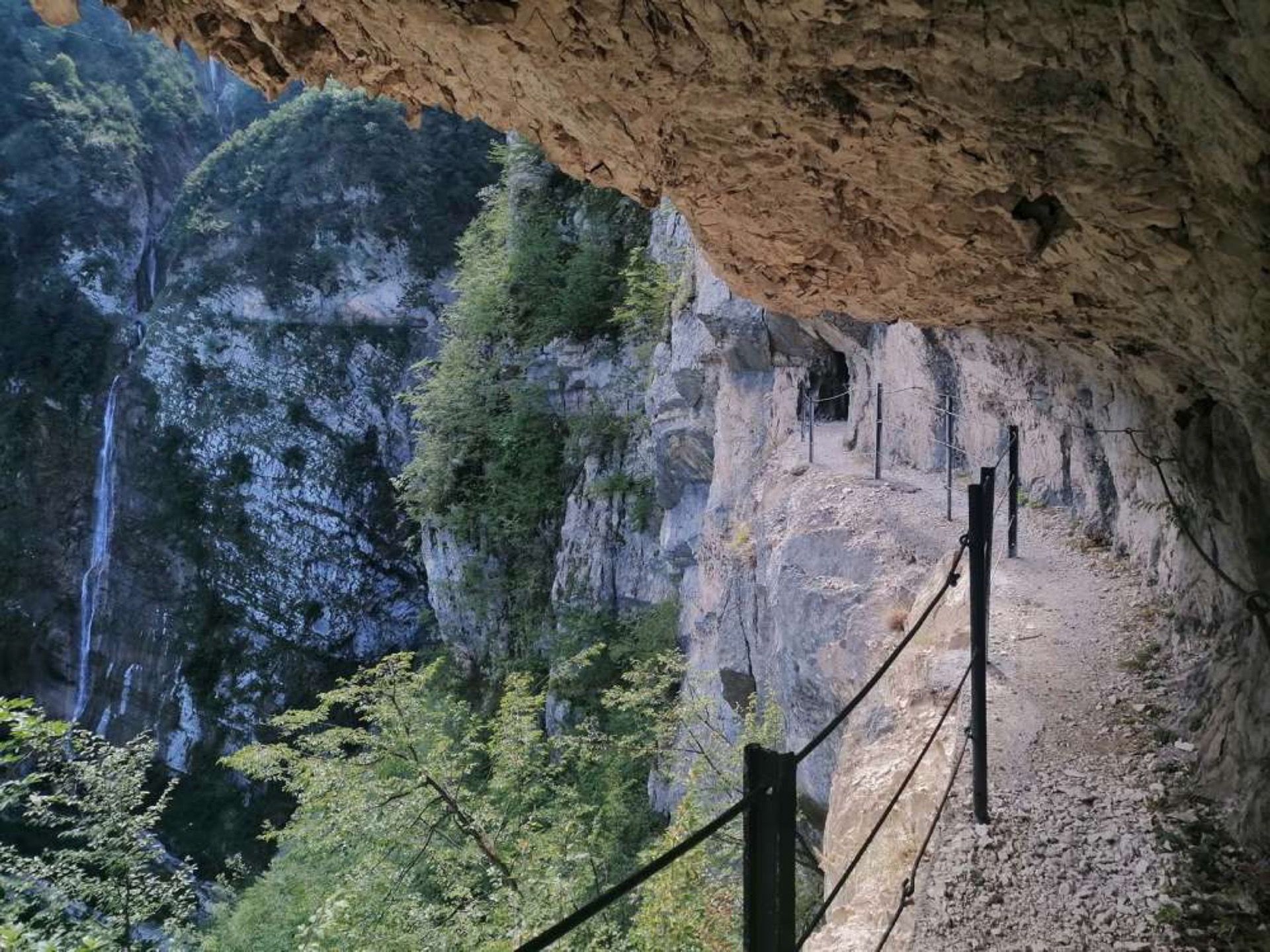 Le Cascate Del Ruzzo Sentiero Vena Roscia Nella Valle Del Gran Sasso A Teramo In Abruzzo