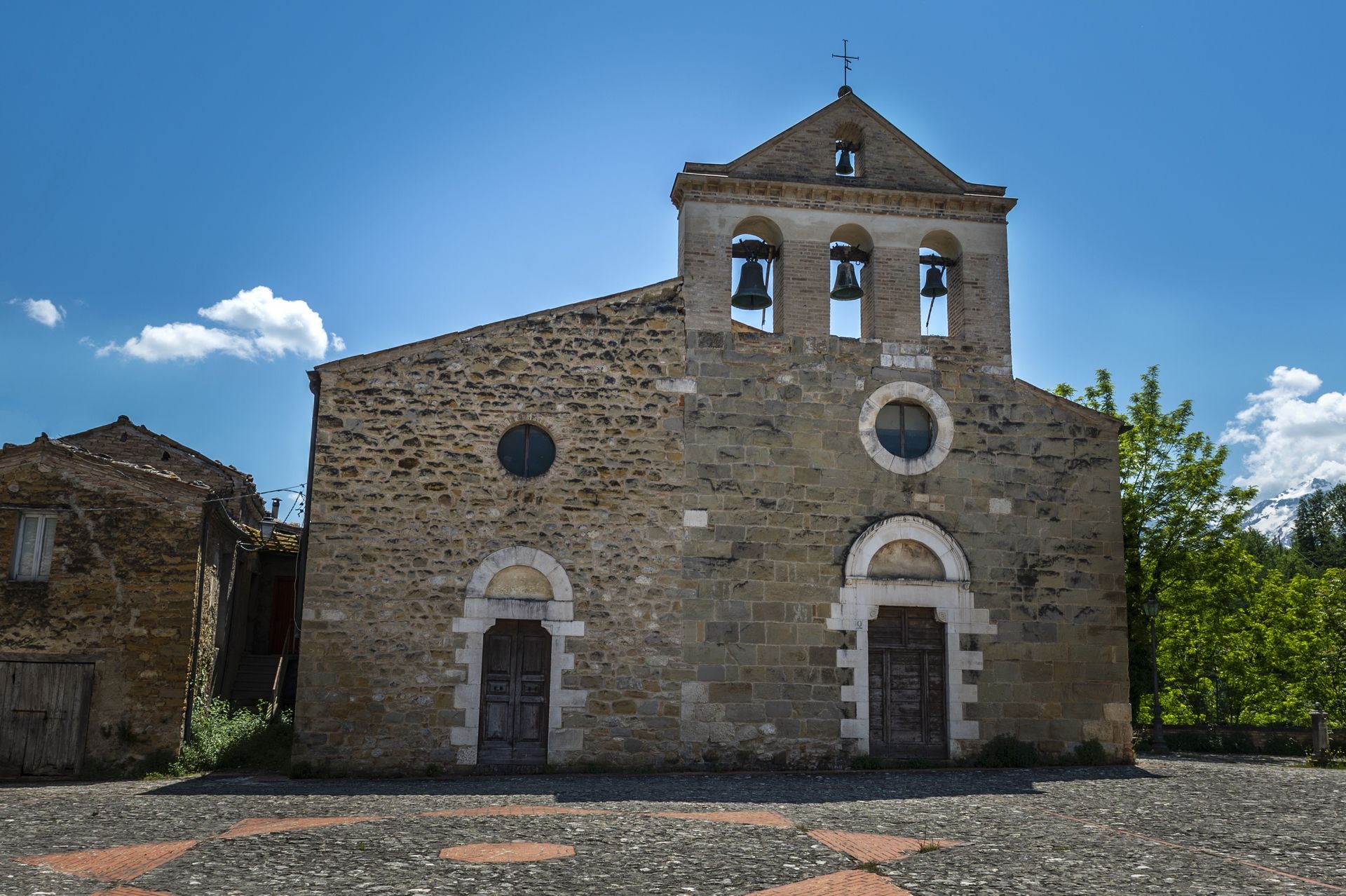 San Michele Arcangelo di Castiglione della Valle nel comune di Colledara a Teramo in Abruzzo del Gran Sasso D'Italia