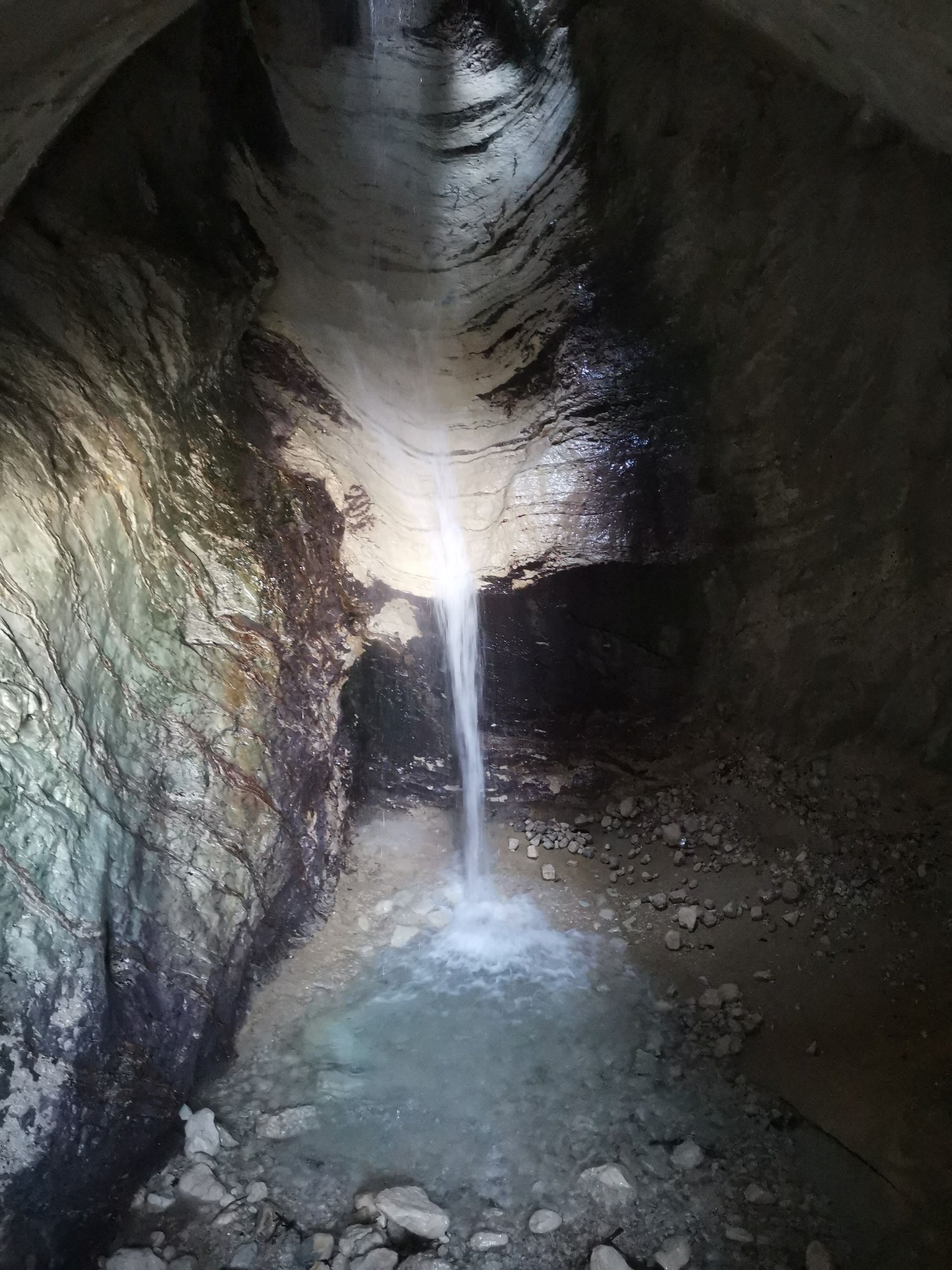 sentiero Cascate del Ruzzo Vena Roscia nella Valle del Gran Sasso a Teramo in Abruzzo