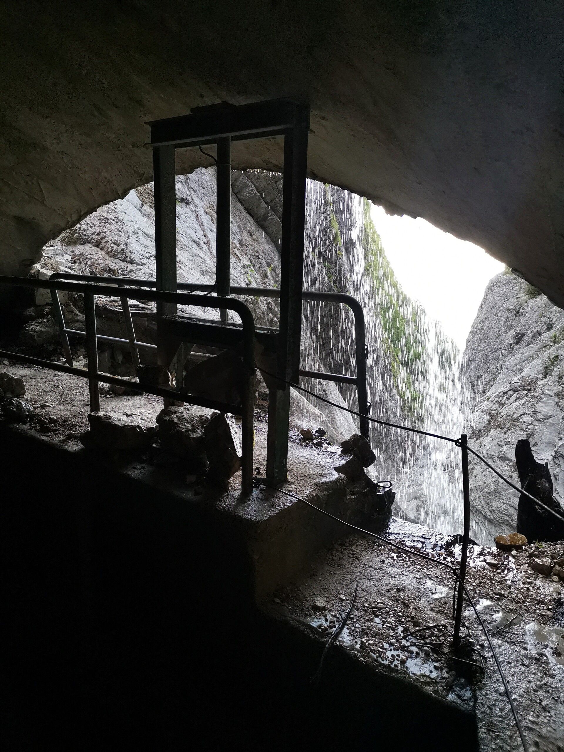 sentiero Cascate del Ruzzo Vena Roscia nella Valle del Gran Sasso a Teramo in Abruzzo