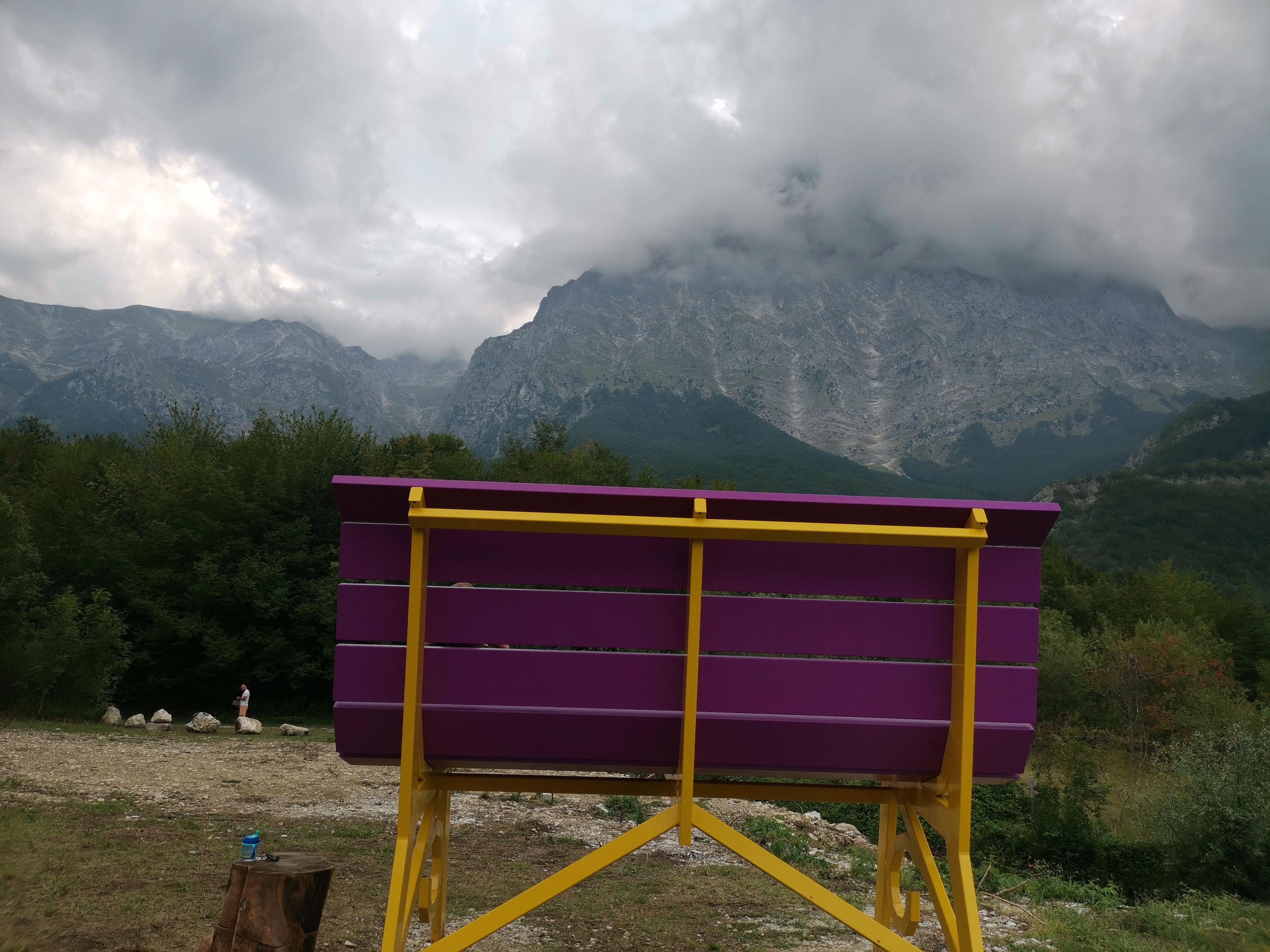 La Panchina Gigante di Casale San Nicola: Una Finestra Sulla Natura Abruzzese