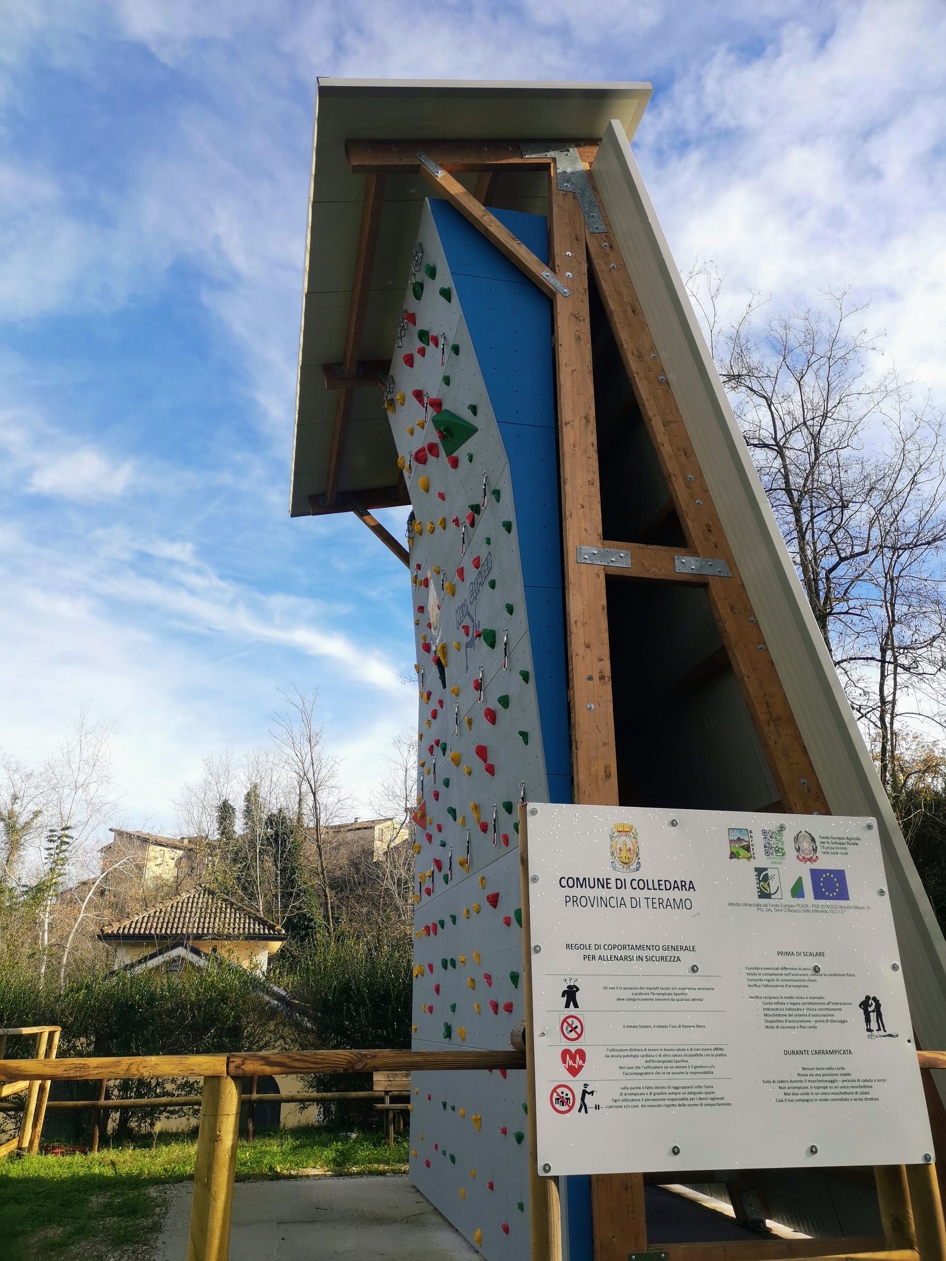 parete-di-arrampicata-sportiva-presso-fiume-fiumetto