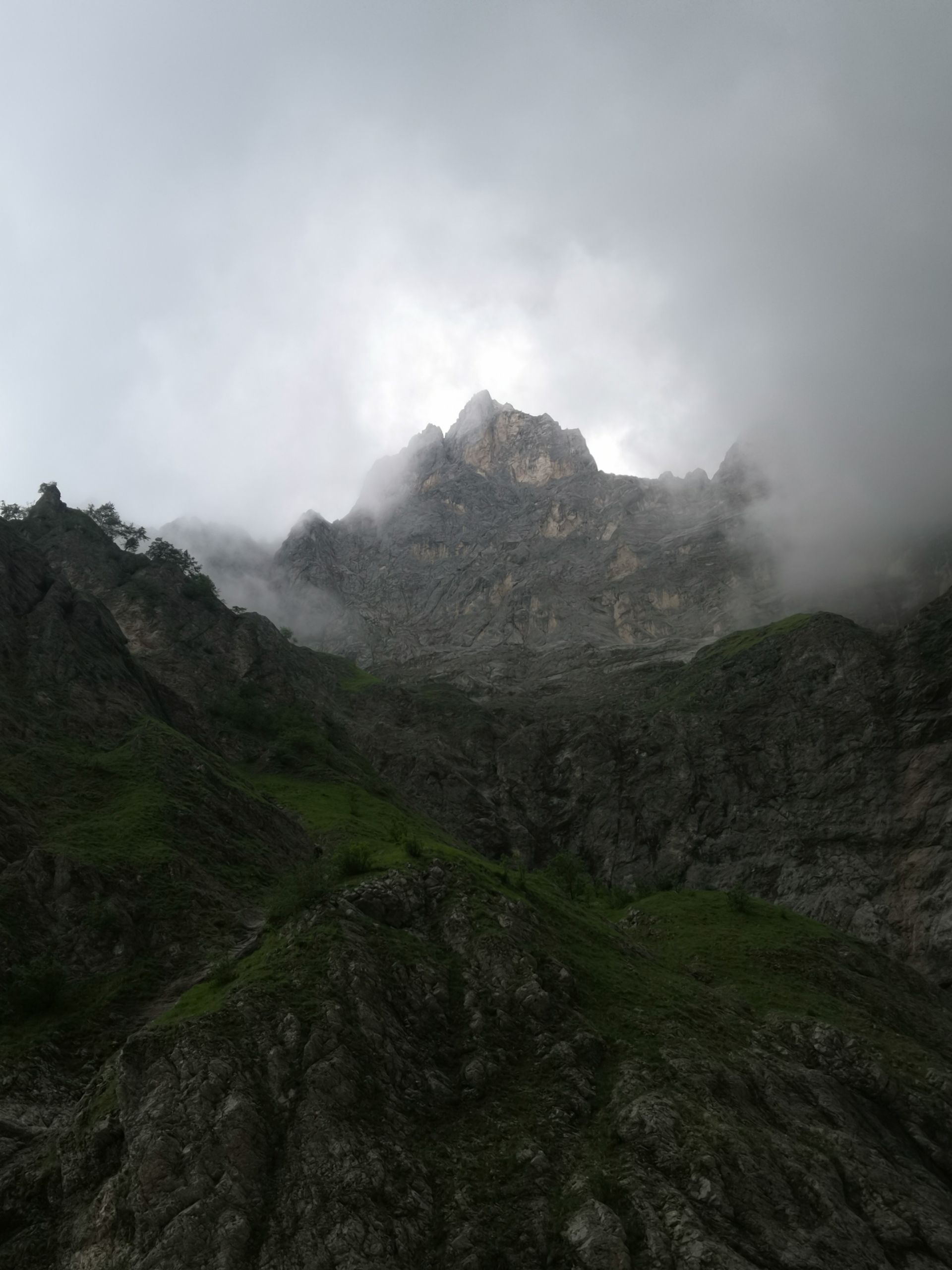 Visuale Del Luogo Incantato Di Fondo Della Salsa Teramo Abruzzo Nella Valle Del Gran Sasso