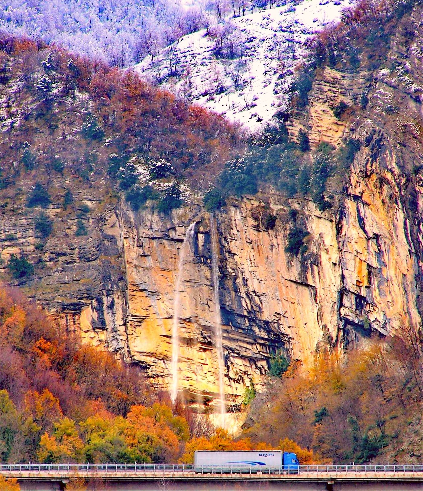 cascata-del-pisciarellone-nella-valle-del-gran-sasso-teramo-abruzzo