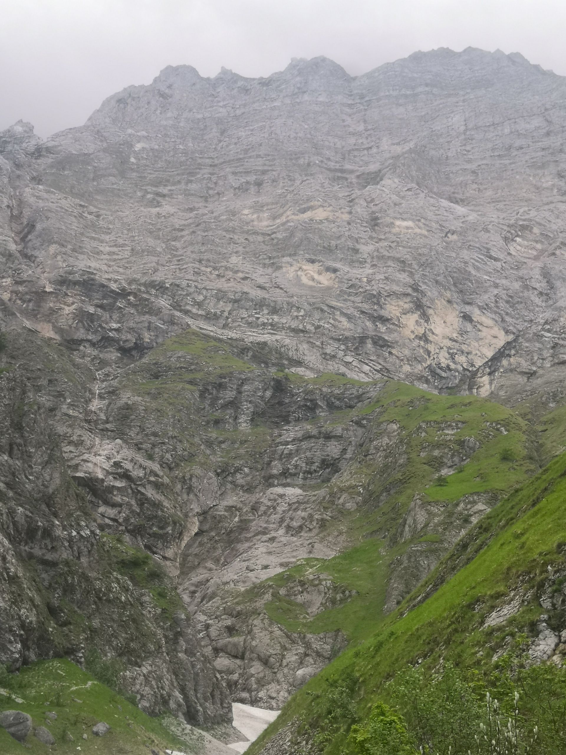 Visuale Del Luogo Incantato Di Fondo Della Salsa Teramo Abruzzo Nella Valle Del Gran Sasso