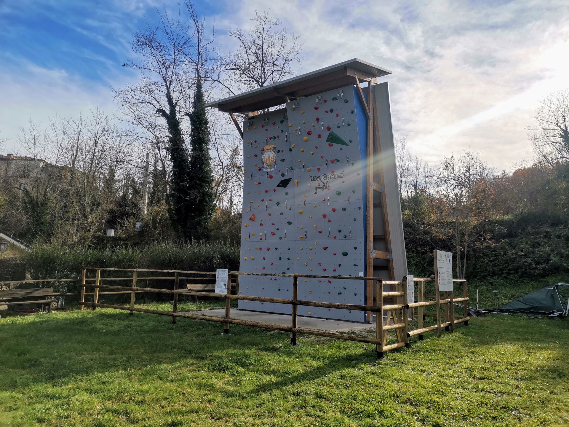 Struttura Outdoor Lead per l’arrampicata sportiva presso Fiume Fiumetto