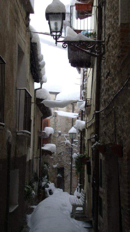 borghi innevati del Gran Sasso D'Italia
