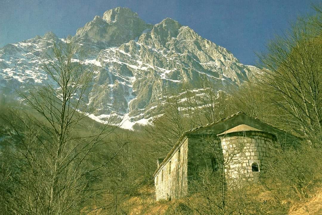 eremo di san nicola nel comune di isola del gran sasso d'italia a Teramo in  Abruzzo del Gran Sasso D'Italia